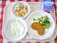ごはん・牛乳・しろはなまめコロッケ・ブロッコリーソテー・こうやのにもの