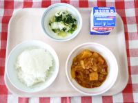 ごはん・牛乳・ぶたにくのケチャップ煮・ゆでやさい