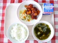 ごはん・牛乳・ﾏｸﾞﾛのケチャップ煮・やさいソテー・ワカメスープ
