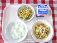 ごはん・牛乳・いりどうふ・やきにくサラダ