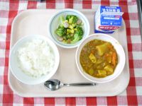ごはん・牛乳・とうふのカレー煮・ブロッコリーソテー