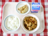 ごはん・牛乳・マーボーあつあげ・あげぎょうざ