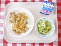 にくどんぶり・牛乳・すのもの