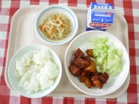 ごはん・牛乳・マグロとポテトのケチャップ煮・ボイルキャベツ・切干し大根の煮物