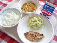 ご飯　牛乳　マーマレードチキン　コールスローサラダ　白菜のクリーム煮