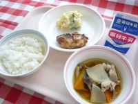 ご飯　牛乳　鶏肉の香梅焼き　ポテトサラダ　けんちん汁