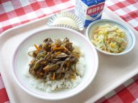 牛丼　牛乳　春雨サラダ　なし