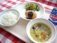 ご飯　牛乳　コロッケ　ブロッコリーのおかか和え　野菜スープ