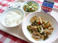 ご飯　牛乳　豚肉の生姜焼き　ちりめんサラダ　味付けのり