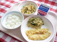 ご飯　牛乳　いかの天ぷら　野菜のピーナッツ和え　とふの粉の煮物