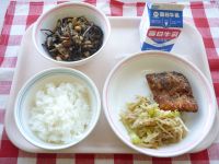 ご飯　牛乳　さばの竜田揚げ（さばは和歌山県から頂きました）　切干の梅おかか和え　ひじきの煮物