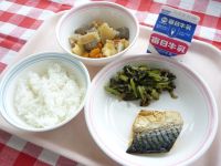 ご飯　牛乳　さばの塩焼き　青菜ののり和え　筑前煮