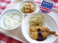 ご飯　牛乳　白身魚のフライ　キャベツのごま和え　切干大根の煮物