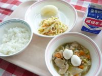 ご飯　牛乳　八宝菜　春雨サラダ　なし