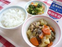 ご飯　牛乳　肉じゃが　ブロッコリーのカレーサラダ