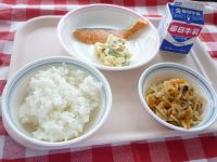 ご飯　牛乳　鮭の塩焼き　ポテトサラダ　切り干し大根の煮物