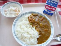 カレーライス　牛乳　フルーツヨーグルト分散登校A班