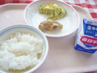 ご飯　牛乳　鶏肉のマーマレード焼き　コールスローサラダ分散登校B班