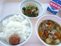 ご飯　牛乳　豚じゃが　ほうれん草とツナの和え物　梅干し　（梅干しは県からいただきました）