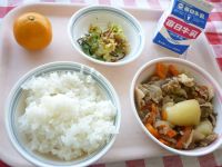 ご飯　牛乳　豚じゃが　白菜の塩昆布和え　みかん