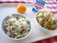 鶏ごぼうご飯　牛乳　野菜ラーメン　みかん