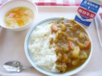 カレーライス　牛乳　フルーツポンチ