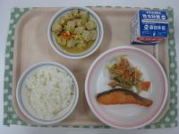 ごはん、さかなの塩焼き、梅のさっぱり和え、こうやの卵とじ