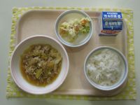 ごはん、ぶたのしょうが焼き、ポテトサラダ