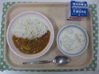 カレーライス、フルーツヨーグルト