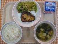 ごはん、さかなの西京やき、キャベツのゴマ和え、すまし汁