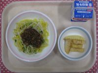 ジャージャー麺、フライドポテト