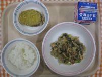 ご飯、春雨とひき肉の甘辛炒め、さつまいもの天ぷら
