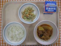 ご飯、豚肉のケチャップ煮、ごぼうサラダ