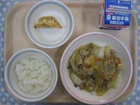 ご飯、八宝菜、揚げぎょうざ