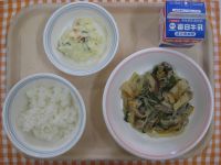 ご飯、チャプチェ、ポテトサラダ