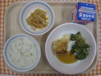 ご飯、鶏つくねの照り焼き、ブロッコリーのおかかあえ、切干し大根の煮物