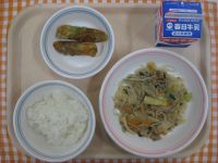 ご飯、春雨とひき肉の甘辛炒め、ちくわの磯部揚げ
