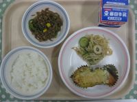 ご飯、鮭のマヨネーズ焼き、きゅうりのごまあえ、糸こんソテー
