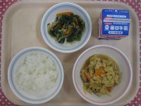 ご飯、他人煮、ほうれん草とツナのサラダ