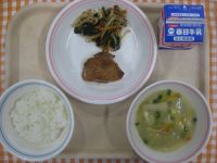 ご飯、鶏肉のごま照り焼き、野菜のおかかあえ、みそ汁