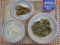 ご飯、春雨とひき肉の甘辛炒め、ちくわの磯辺揚げ