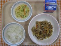 ご飯、五目きんぴら、中華風スパゲティサラダ
