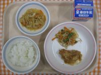 ご飯、鶏肉のレモン煮、いんげんのごまあえ、切干し大根の炒め煮