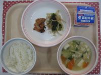 ご飯、鶏肉の照り焼き、小松菜のおかかあえ、はくさいのみそ汁
