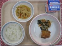 ご飯、鶏肉の梅肉焼き、ごまあえ、切干し大根の煮物