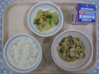 ご飯、炒り豆腐、ごまネーズサラダ