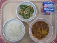 ご飯、豚肉のケチャップ煮、きゅうりのごま和え