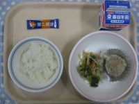 ご飯、ジャンボしゅうまい、ちんげん菜のナムル、ふりかけ