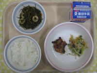 ご飯、鶏肉のマーマレード焼き、もやしのナムル、糸昆布炒め煮