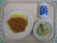 大豆入りミートスパゲティ、ブロッコリーサラダ